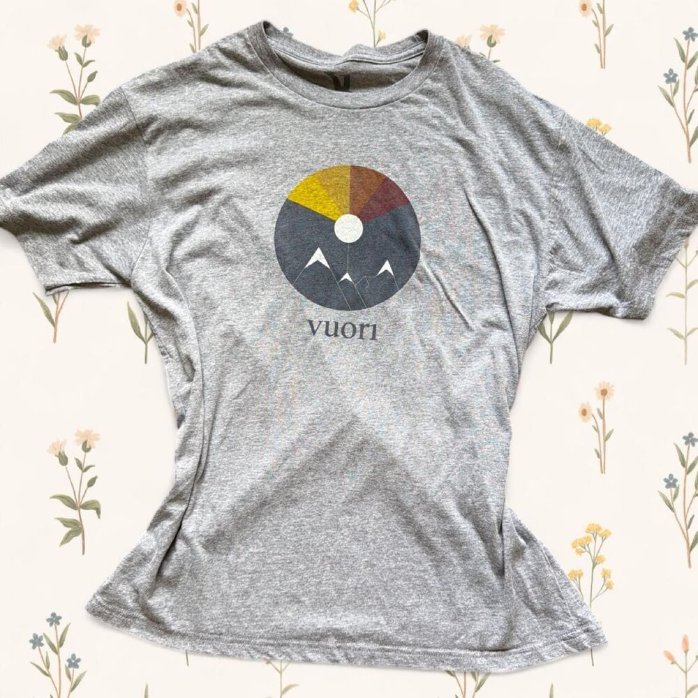 Vuori Retro Casual Graphic Mountain T-shirt